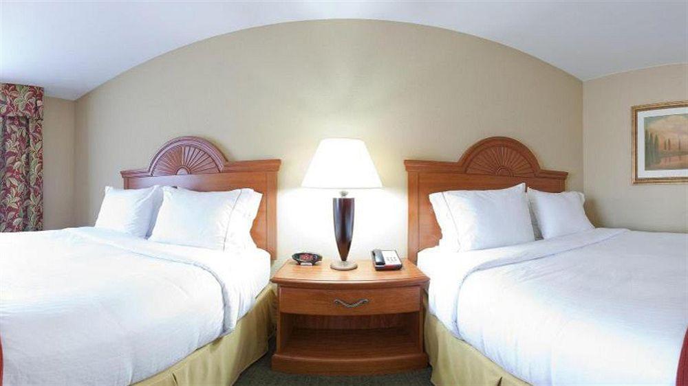 Express & Zurich-barrington By Ihg Hotel Lake Zurich