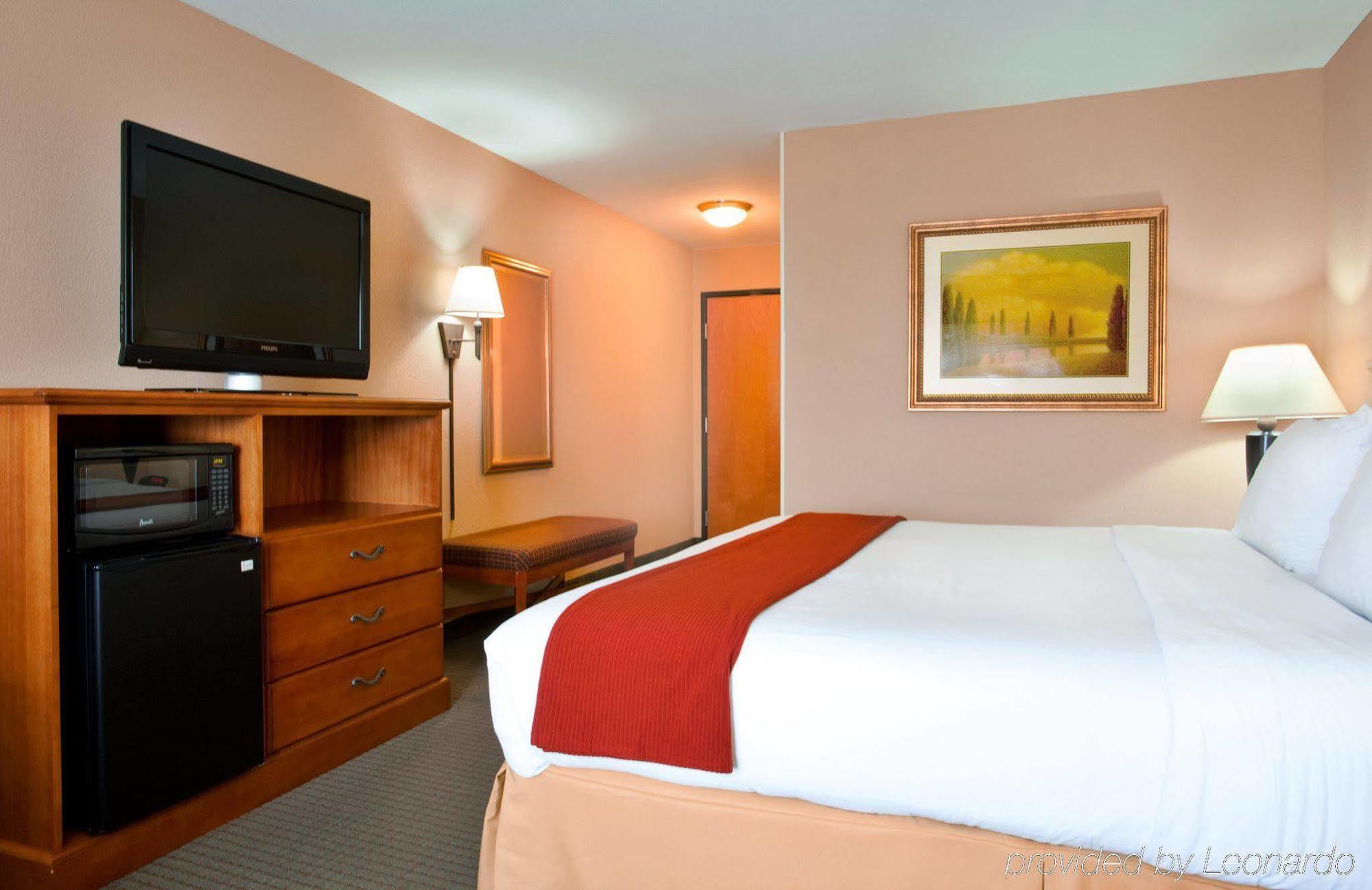 Express & Zurich-barrington By Ihg Hotel